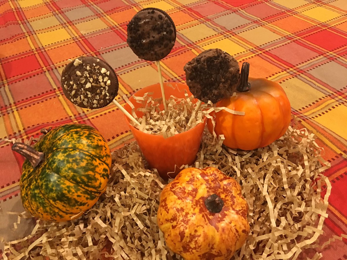 YOULOVE924's tweet photo. Halloween Collection!🎃👻 

“BOO ghost” onesie can come in any color!
“Happy Halloween tee” can come in any size &amp; color. 

Chocolate covered Oreos, made to order! Order in dozens!  

Available items in comments! 🎉 https://t.co/zpNFpgNkc0