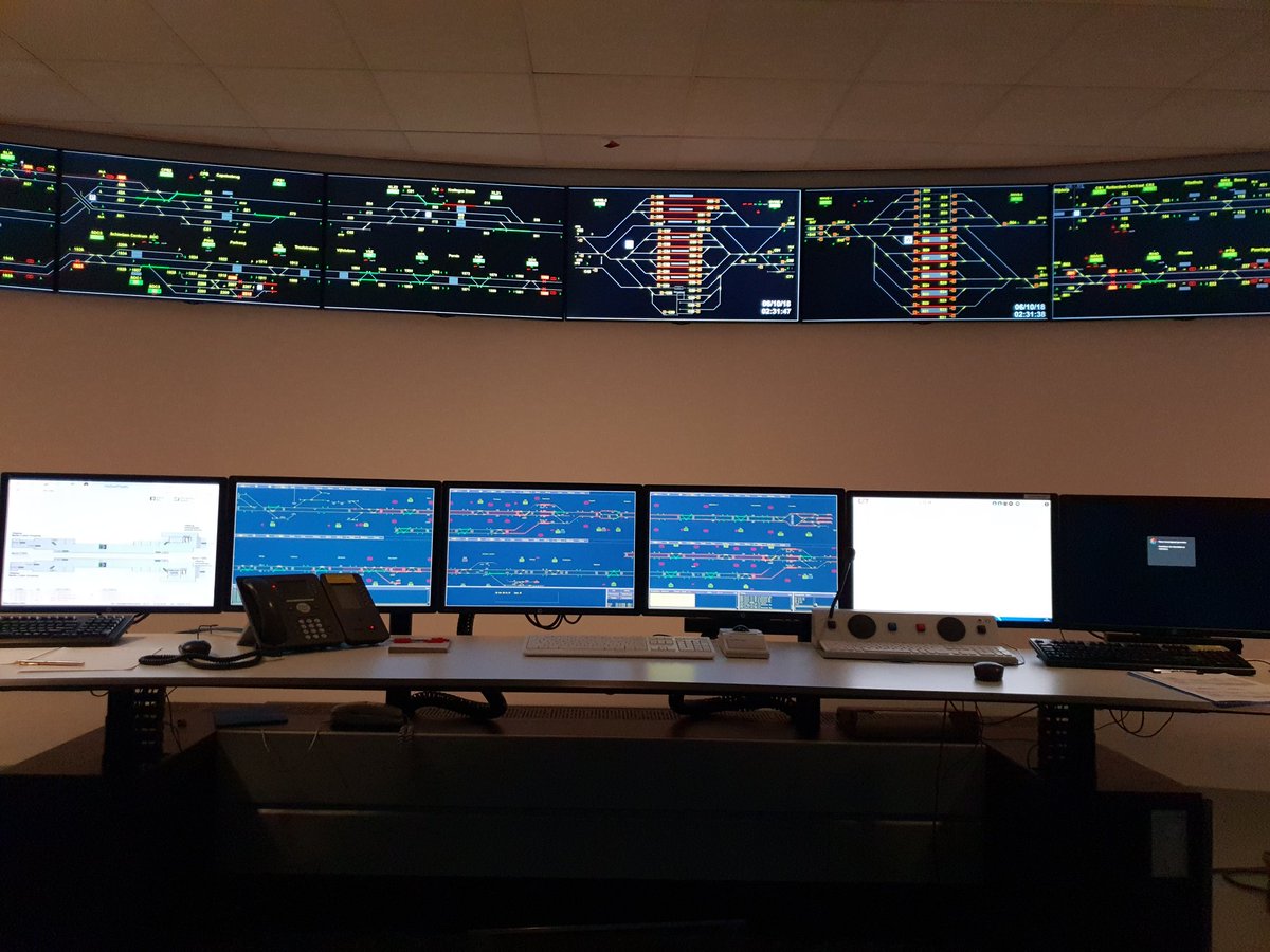rdrietje's tweet photo. Al enige tijd op #CVLRET ivm #testen #terp #slotlaan ivm #spoorvervanging moeten de #sporen en #wissels worden #getest. Omdat er al enige uren geen #spanning is wegens het leegmaken van de sporen kan er ook niet worden gestart met het testen. We wachten rustig af. #retmetro https://t.co/143cJnBLjr