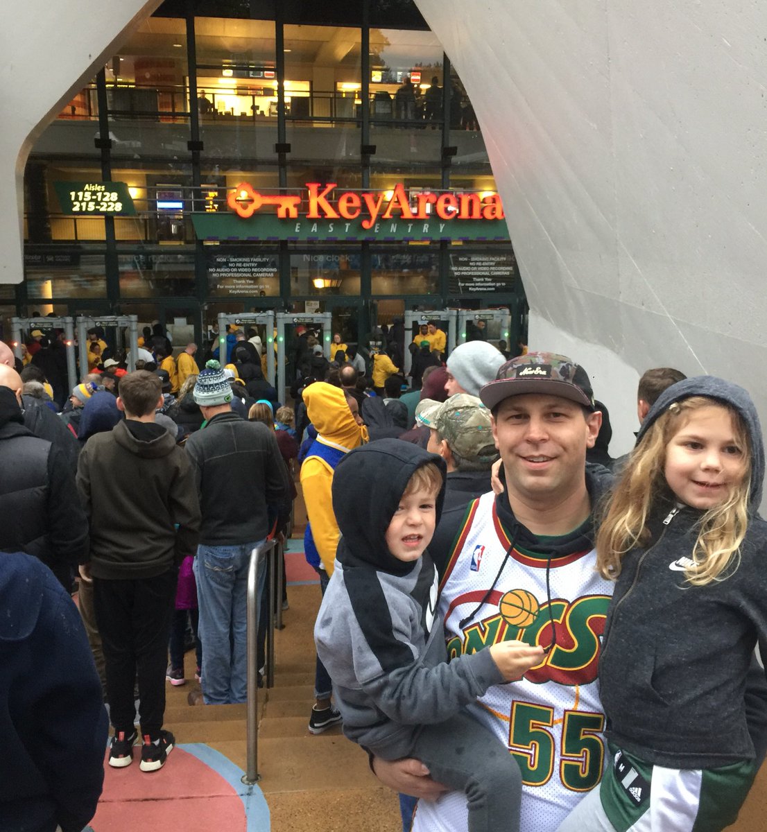 mattheuer's tweet image. The last one. #KeyArena