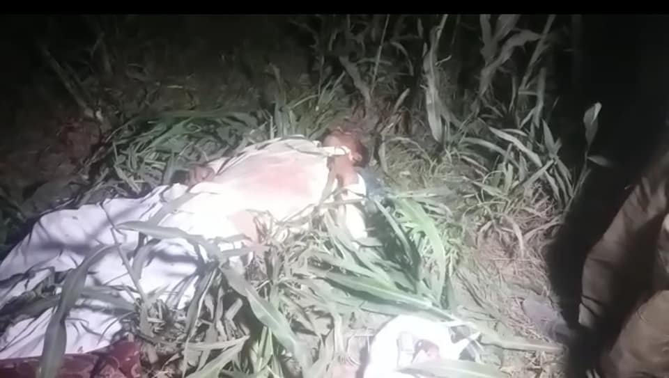 Waqtnewstv's tweet photo. ملتان:تھانہ ممتاز آباد کی حدود میں ایک شخص قتل
چالیس سالہ محمد طاہر شازیہ بی بی کے ساتھ اڈہ بصیرہ سے ملتان آ رہا تھا
دو نامعلوم افراد نے طاہر اور شازیہ بی بی کو روکا,ملزمان نے طاہر پر ڈنڈوں کے وار کر ڈالے
#Multan #MumtazAbad #MuhammadTahir #DeadBody #Police https://t.co/GBfuLUDtlj