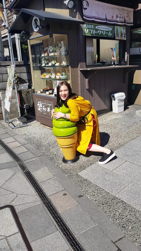 MelodyLaksani's tweet photo. Peluk matcha ice cream hahaha🍦 #kyoto #wakuwakujapan https://t.co/DgkfVNh9KB