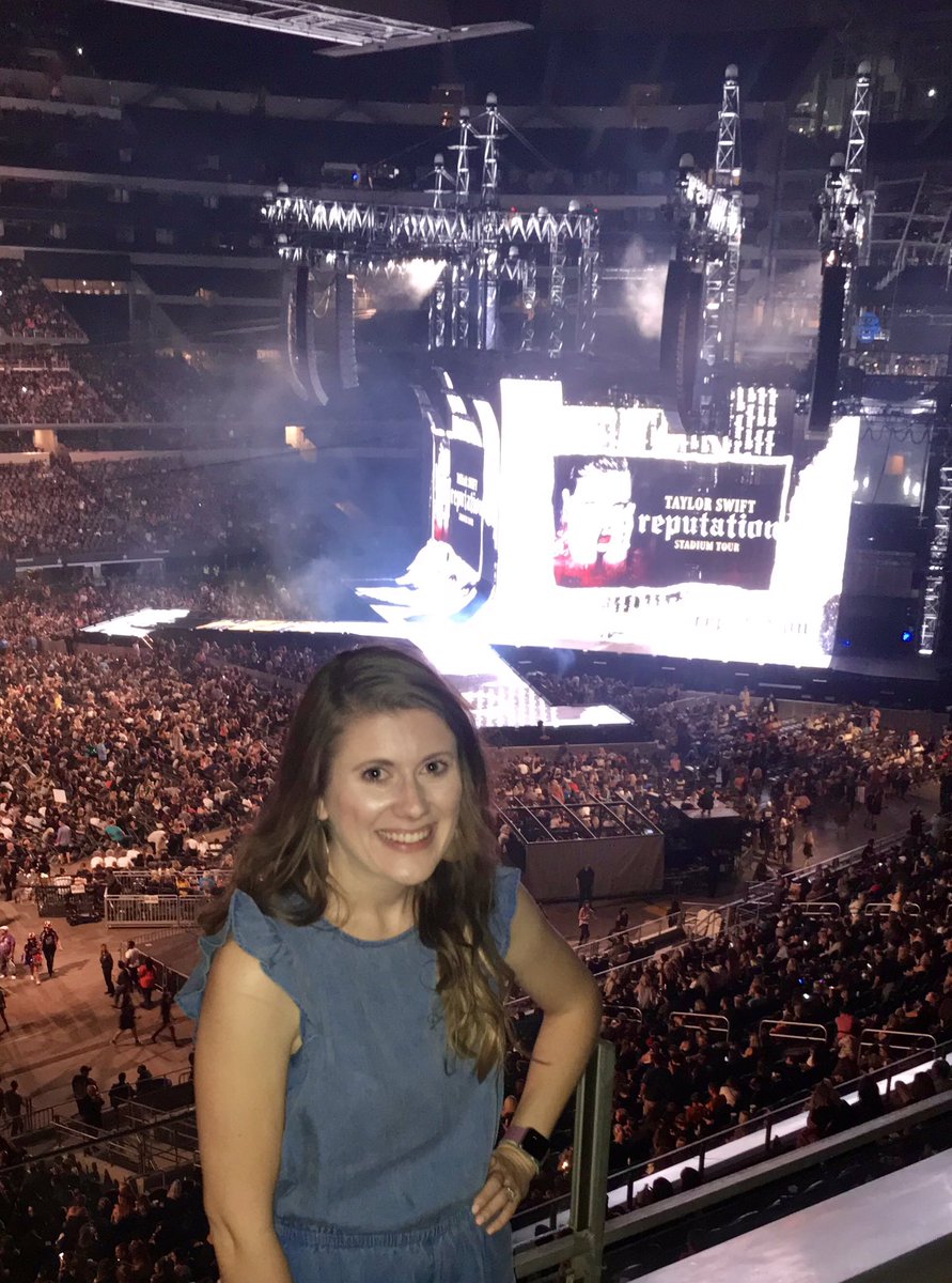 Rodriguez1stELA's tweet photo. When you get to hang out with your best friend Taylor Swift. #fangirl #4thconcert #reputation https://t.co/X1UUOvWcfM