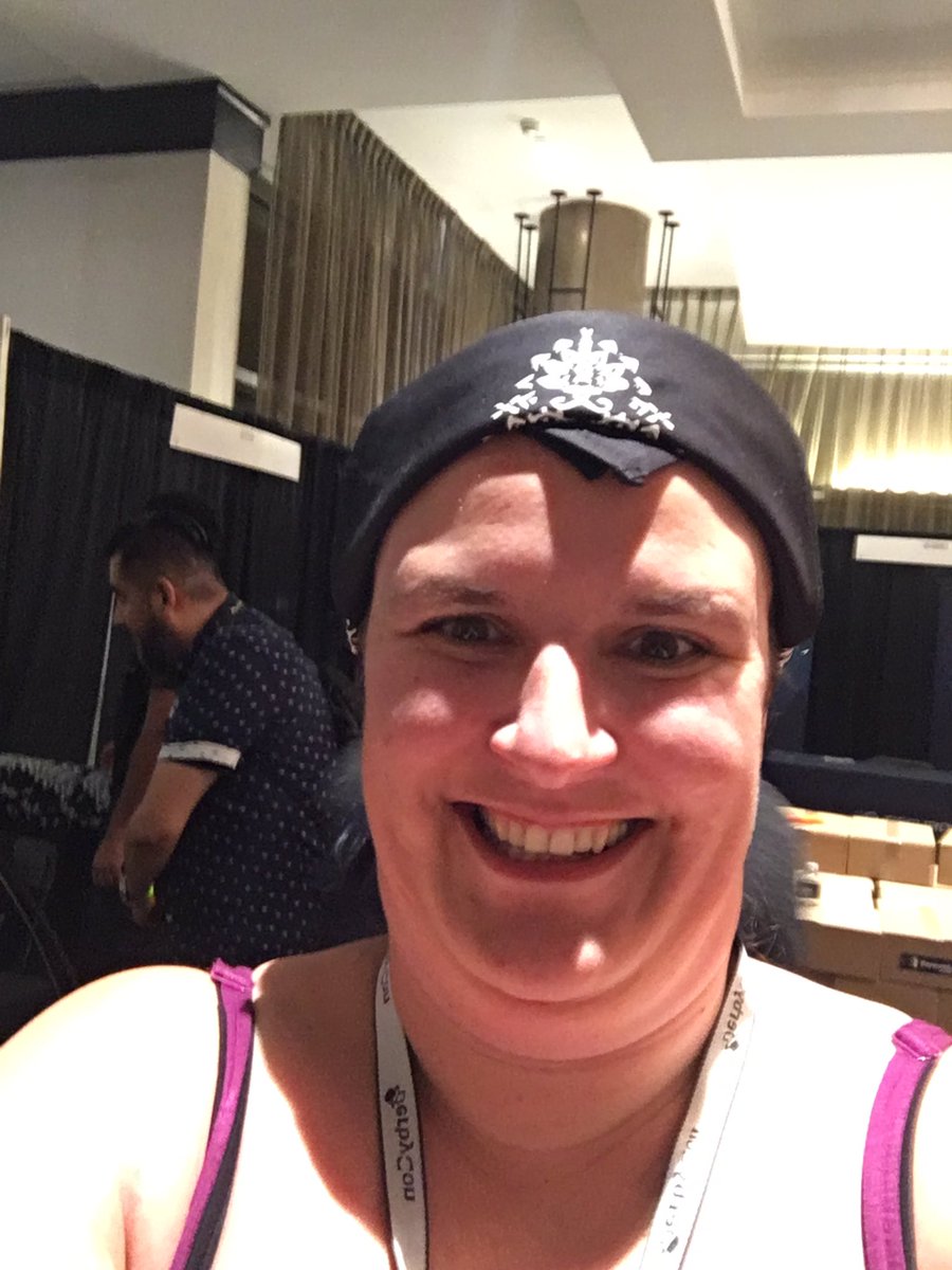 Skybye's tweet image. #paranoids while waiting in line to see vanilla ice