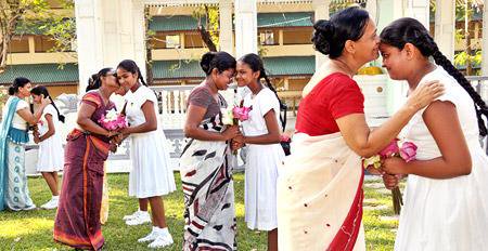 KandyInfo's tweet image. "If you can Read this, Thank a Teacher"  
"ඔබට මෙය කියවිය හැකි නම්, ගුරුවරයාට ස්තූතිවන්ත වන්න"
"இதை வாசித்தால், ஒரு ஆசிரியர் நன்றி"
Happy Teachers' Day !
Sri Lanka celebrates World #TeachersDay today! #SriLanka #LKA