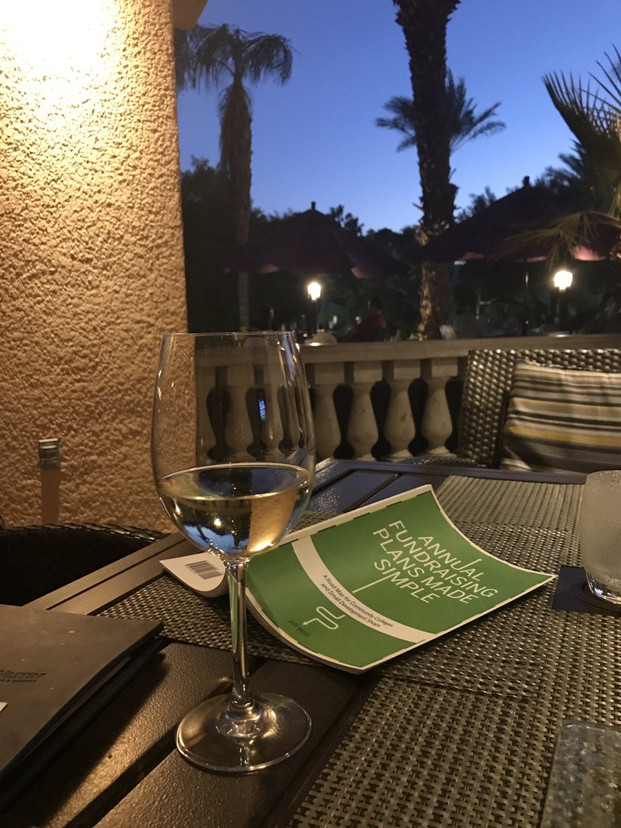 susieostinson's tweet image. Friday night in Palm Springs, y’all. #work #sorta #casecc