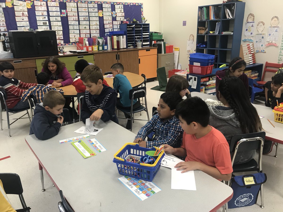 _MissRoot's tweet photo. Monday is Columbus Day! In order to celebrate, we taught our 1st buddies in @MrsHoffmann1 class all about him by watching a brain pop video, reading a story, and asking questions during and after reading! #ApolloPride63 #impact63 #leadership #ColumbusDay #Funin5th https://t.co/HTQ9kvoawS