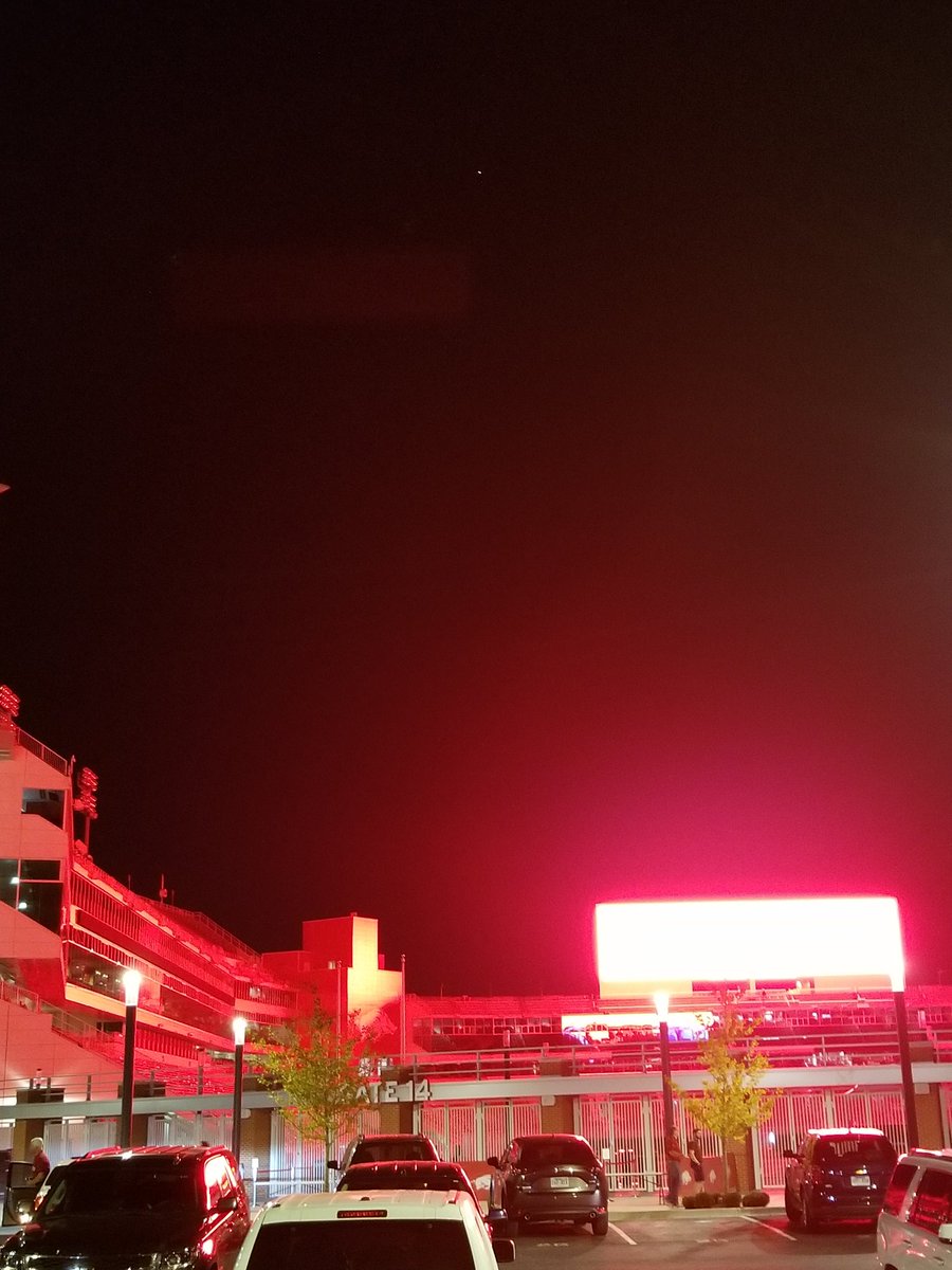 DrewSmith29's tweet photo. I like this tradition. #WPS #RazorbackStadium https://t.co/nVYZIvXcaE