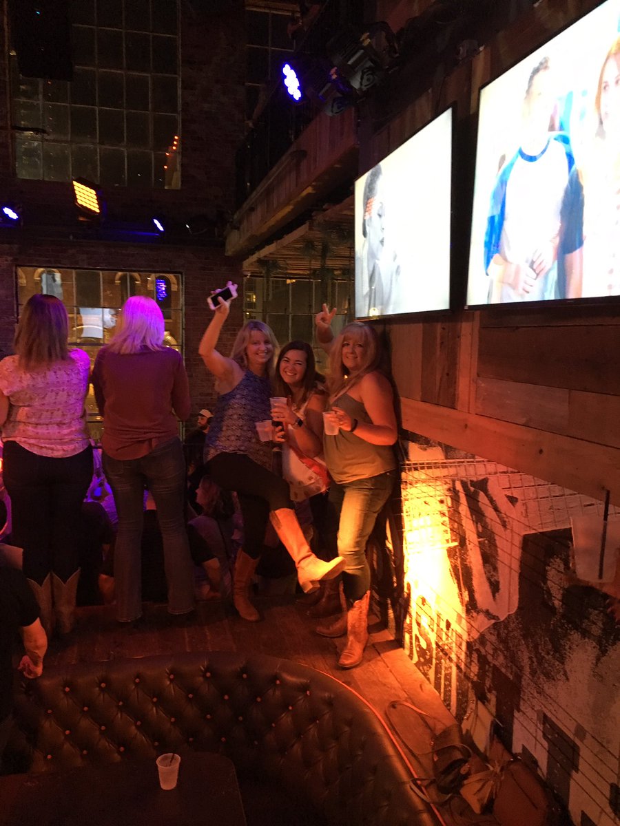k2w's tweet photo. #wrnashville https://t.co/ik4ifzD8jN
