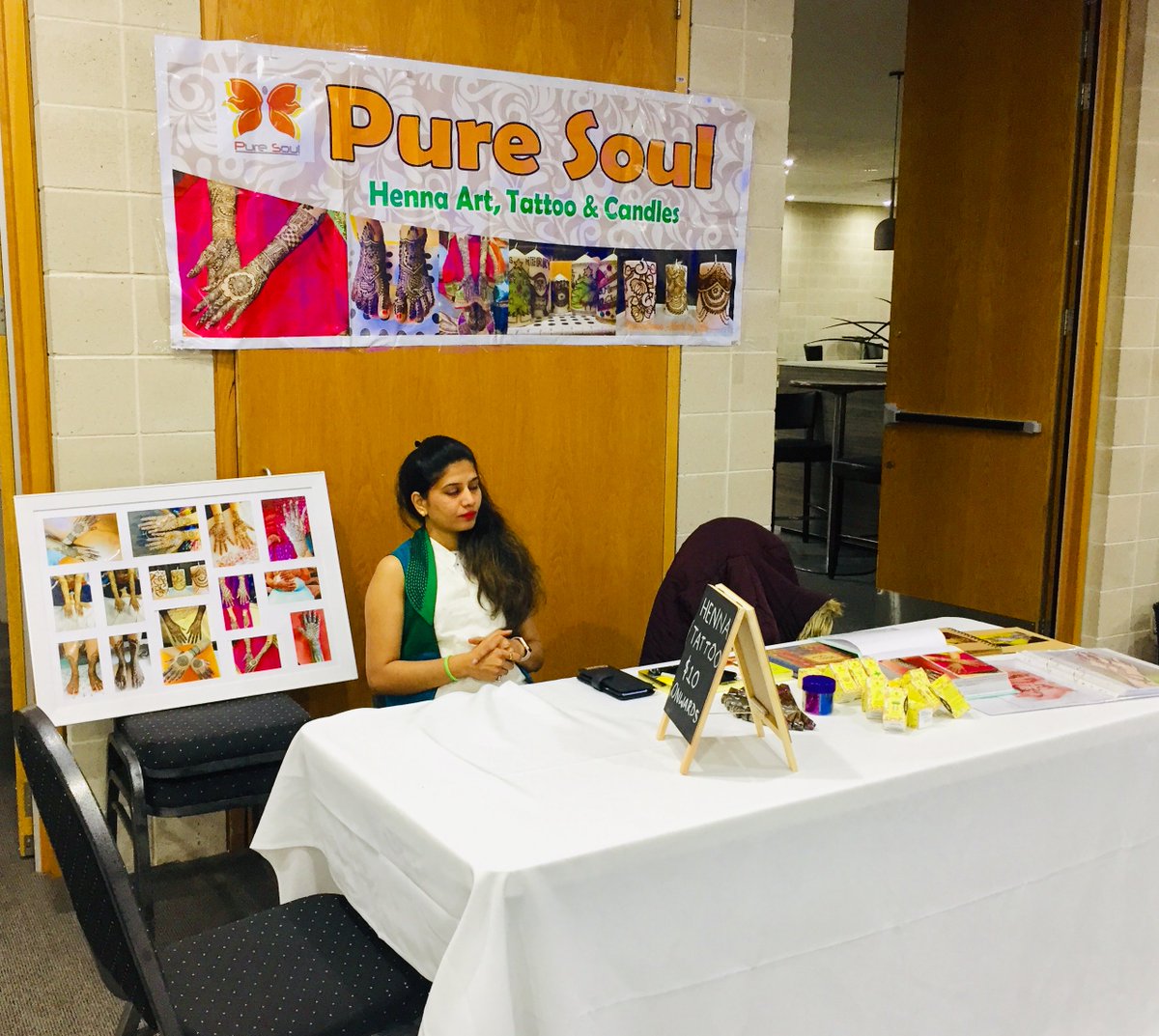 asafinc's tweet photo. Colorful &amp; vibrant kiosks at #SAFAL Fest today!

Cultural programs, author talks, shopping kiosks and much more at SAFAL Bazaar.

Today from 10-6pm at Ryde Aquatic Centre.

#SAFALFest https://t.co/dpU0y4SeY5