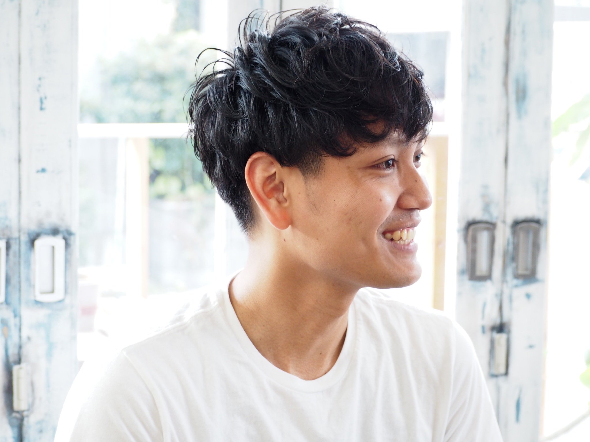 Hiroba 三連休初日いかがお過ごしですか 旅行に行く人も多いでしょう そんな時にはパパッとキマるヘアスタイルを 必要なのは クックグリース だけ グリース手に取り 半乾きの髪にクシャクシャするだけで完了です クール グリース パーマ