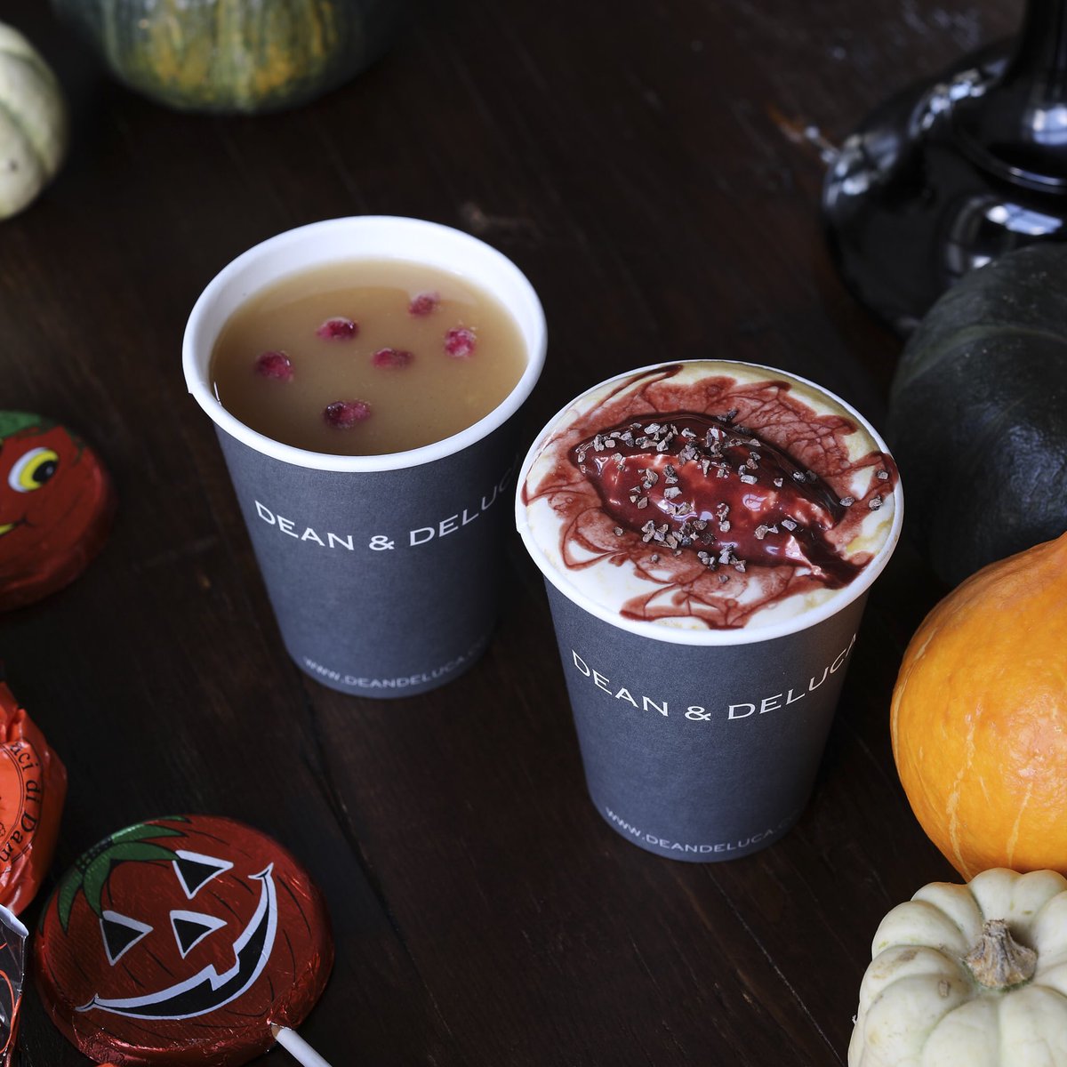 Dean Deluca Japan Pa Twitter Seasonal Drink おいしいハロウィン ハロウィンを彩る2つのシーズナルドリンクが登場 香ばしいラテにブルーベリーのチョコソースで仕上げた パンプキンキャラメルラテ とこっくり甘い アールグレイ洋ナシネクター