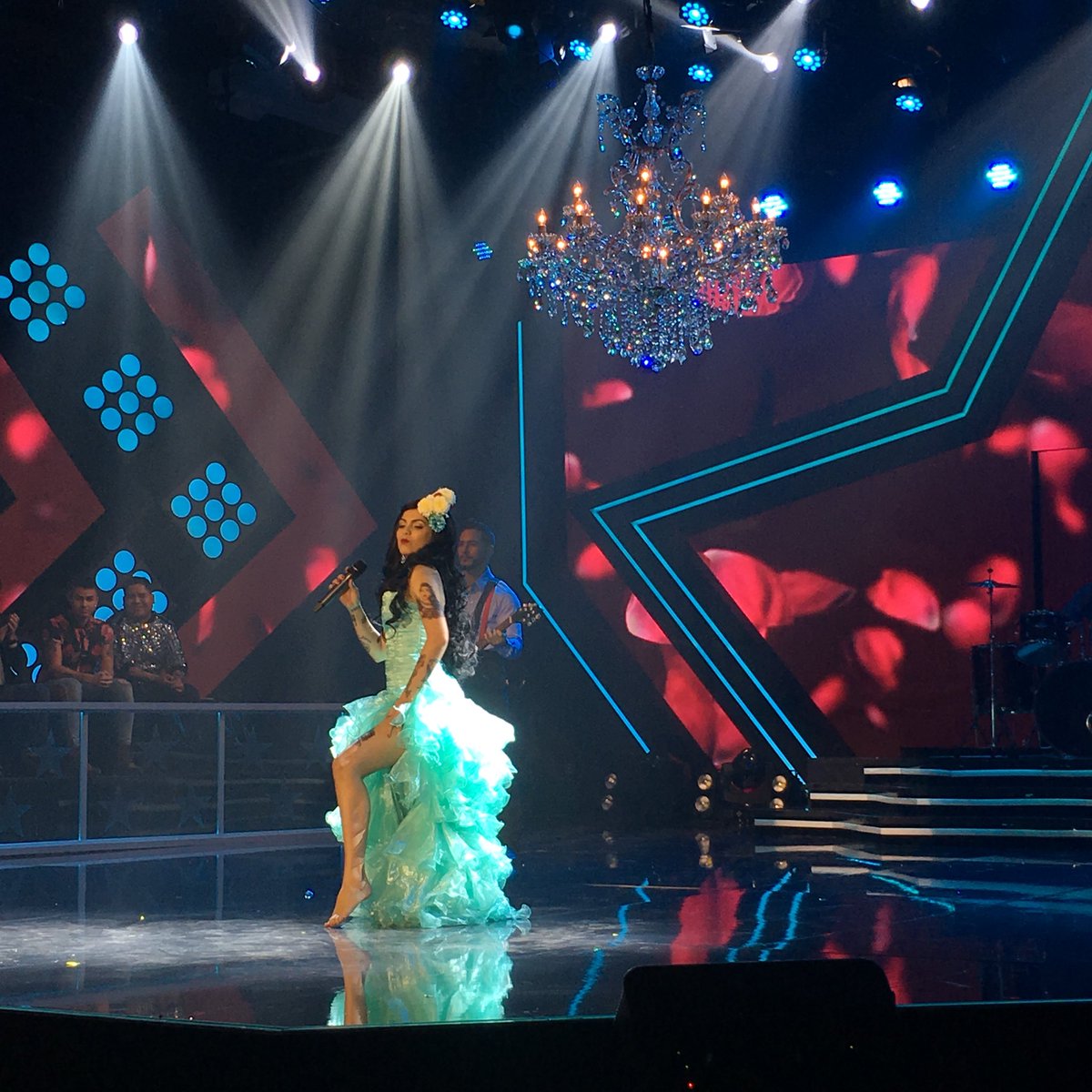 RayoEnLaBotella's tweet photo. ¿Pensaron que eso era todo? ¡NOOOO! Tenemos talento de sobra ;) 
Es el turno de Oriana, nuestra Mon Laferte y Gaona #YoSoy https://t.co/WlGLcKfzJA