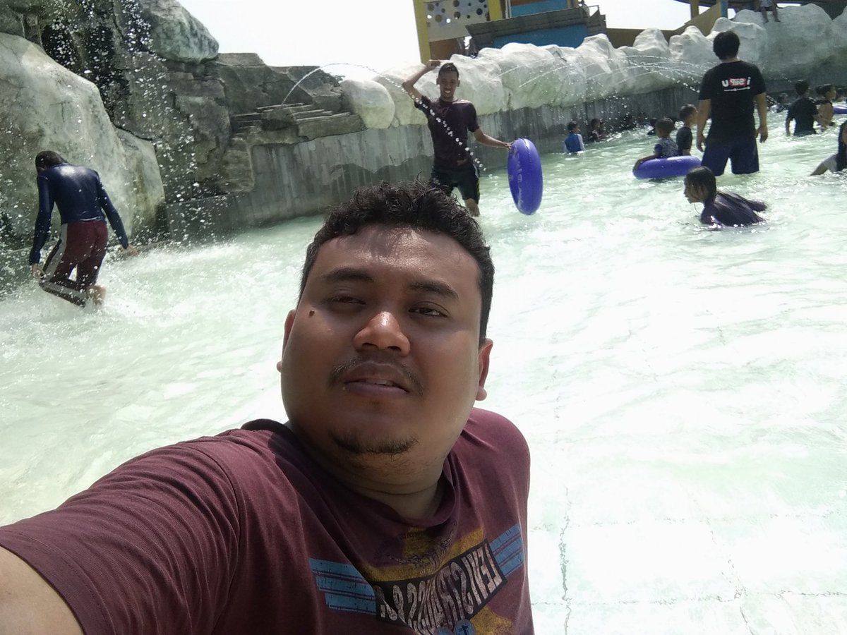 ranscellcom's tweet image. Renang dulu at Waterpark Puri Nirwana Residence..