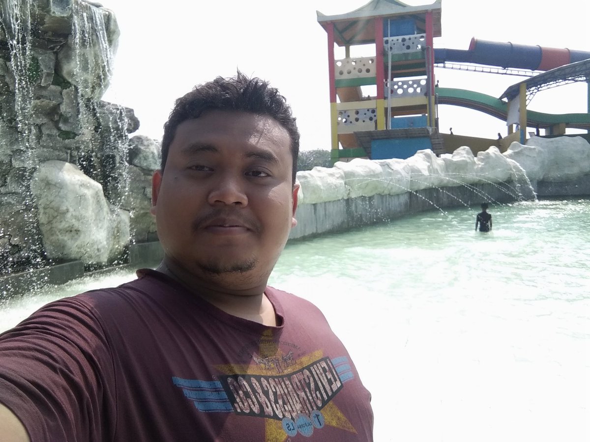 ranscellcom's tweet image. Renang dulu at Waterpark Puri Nirwana Residence..