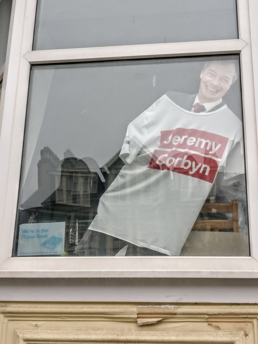 ffotodavid's tweet image. If you see something that doesn't look right.... #mixedmessage #aberystwyth #Brexit
