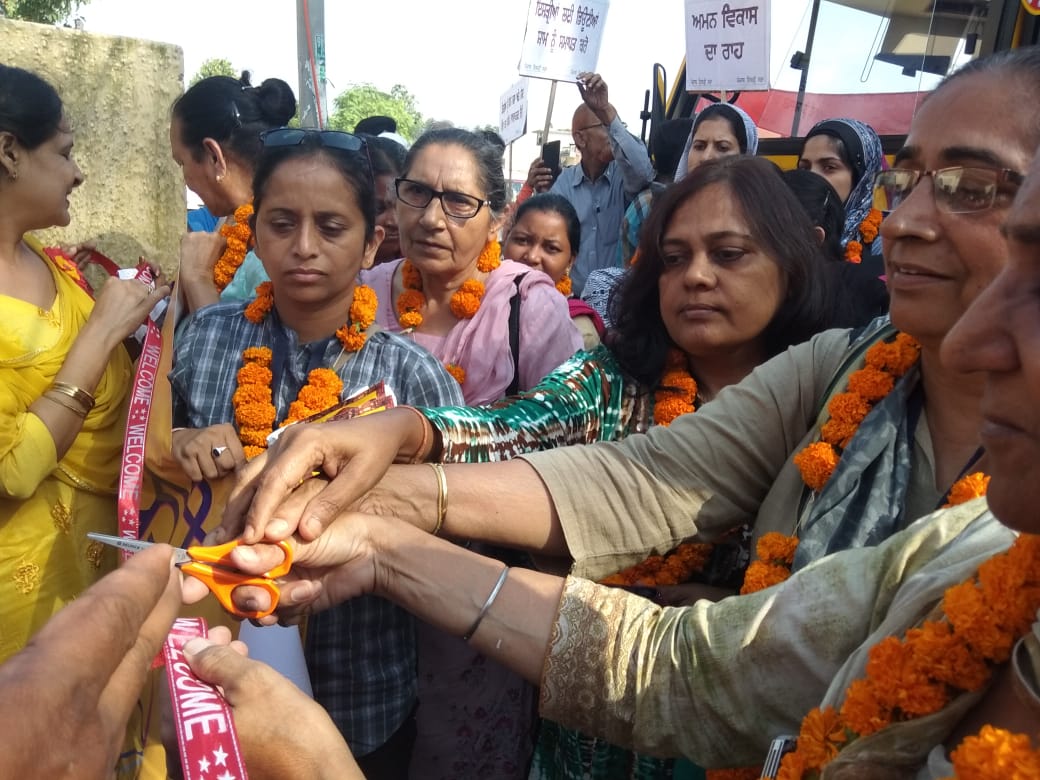 NfiwS's tweet photo. #MAITREYYATRA
Venue : Suhana
Date : 30/09/2018- prog 1
State : Mohali, Punjab

Host: Punjab Stree Sabha
Vote of thanks: Kawaljeet Kaur

Organisations : Punjab Stree Sabha, NFIW

Issues: Threat to Constitution, cow vigilance, minority rights, Fascism, role of media
#NFIW
#BAK https://t.co/m7XrGVG8bc