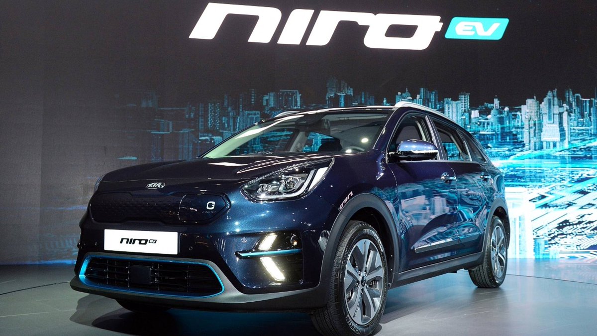puntalproduc's tweet photo. Menuda semana de novedades que estamos viendo en #CCubicos178. Es el turno del #ENiro, #CeedGT y #Proceed. La firma coreana @kiamotorsiberia tampoco quiso dejar pasar la oportunidad de presentar sus nuevos modelos. @RICARDODEDIEGO @SenseiNacho https://t.co/iYmtgpwHpQ