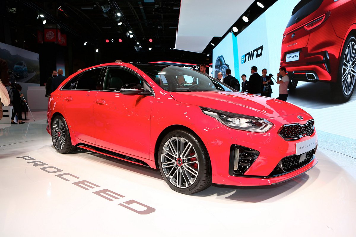 puntalproduc's tweet photo. Menuda semana de novedades que estamos viendo en #CCubicos178. Es el turno del #ENiro, #CeedGT y #Proceed. La firma coreana @kiamotorsiberia tampoco quiso dejar pasar la oportunidad de presentar sus nuevos modelos. @RICARDODEDIEGO @SenseiNacho https://t.co/iYmtgpwHpQ