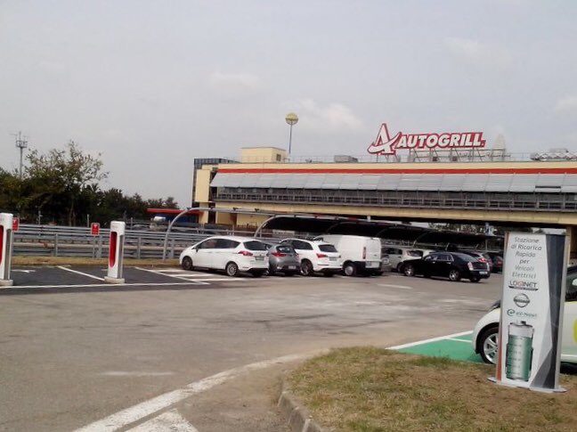 ECARSNOW's tweet photo. @vaielettrico @motus_e @EnelGroupIT @beCHARGED Un tavolo di lavoro 5 anni fa ci ha permesso di installare la prima &amp; la seconda fast Charge d’Italia in autostrada con #Autogrill, #Nissan, #Tesla, #Loginet: pronti per replicare a tappeto! https://t.co/96NL9v9aBY