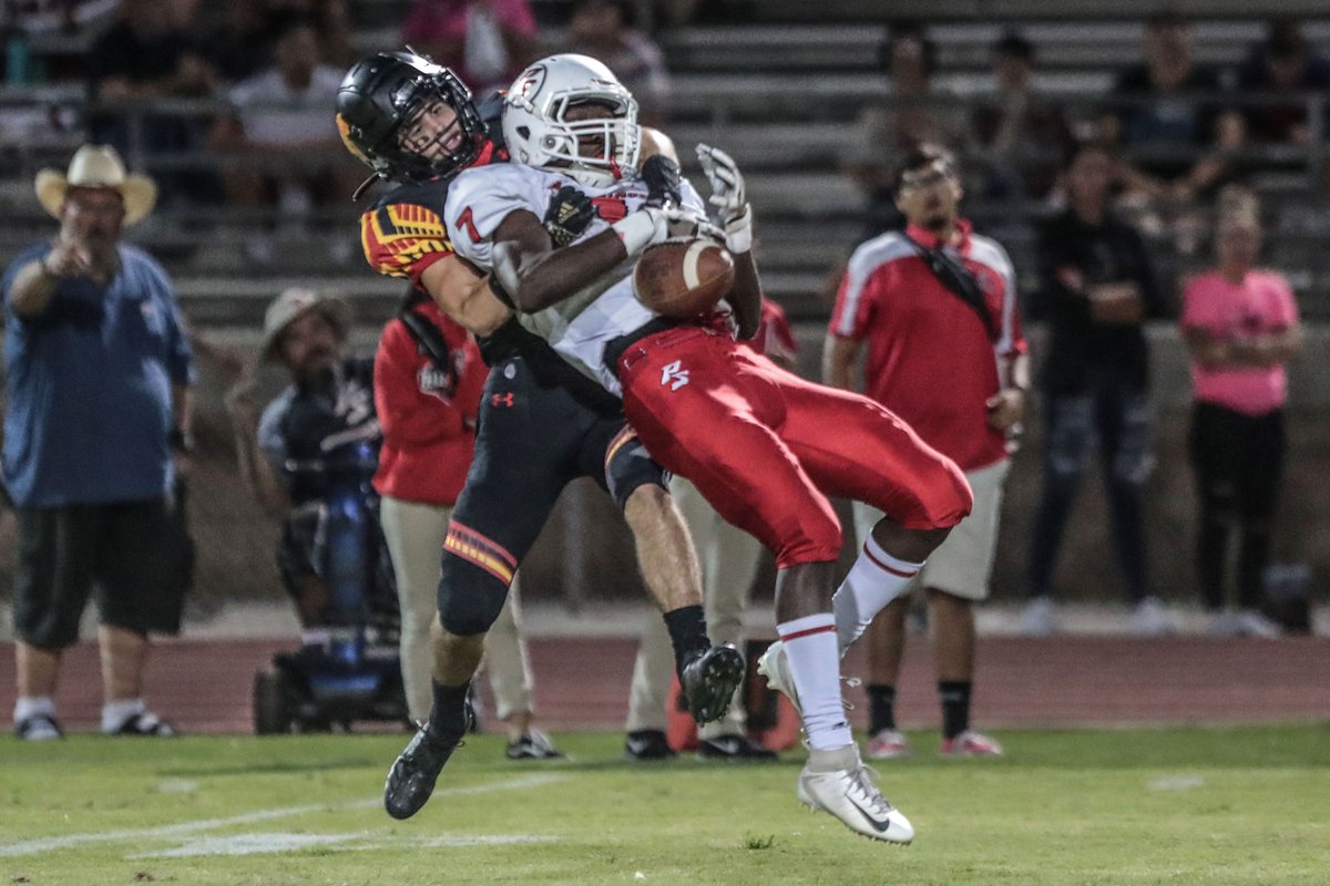 DesertSunSports's tweet photo. Palm Desert pounds its way past Palm Springs for 10th straight league win https://t.co/V1yax5gVNF https://t.co/SLUwQFPFh8