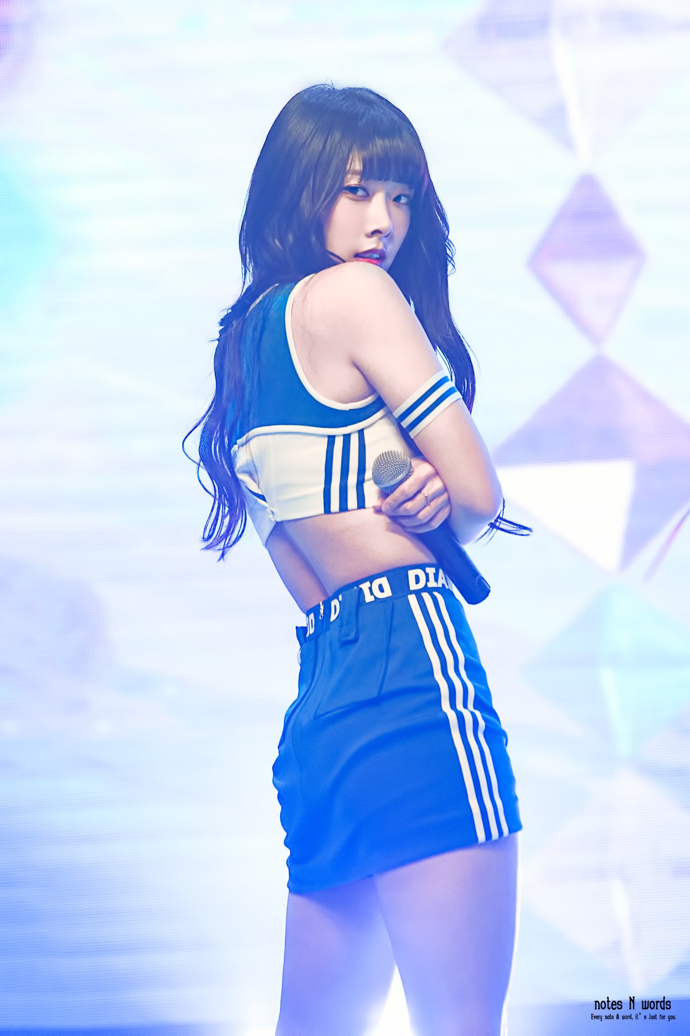 Doz4w7QU0AI-1R3.jpg:orig