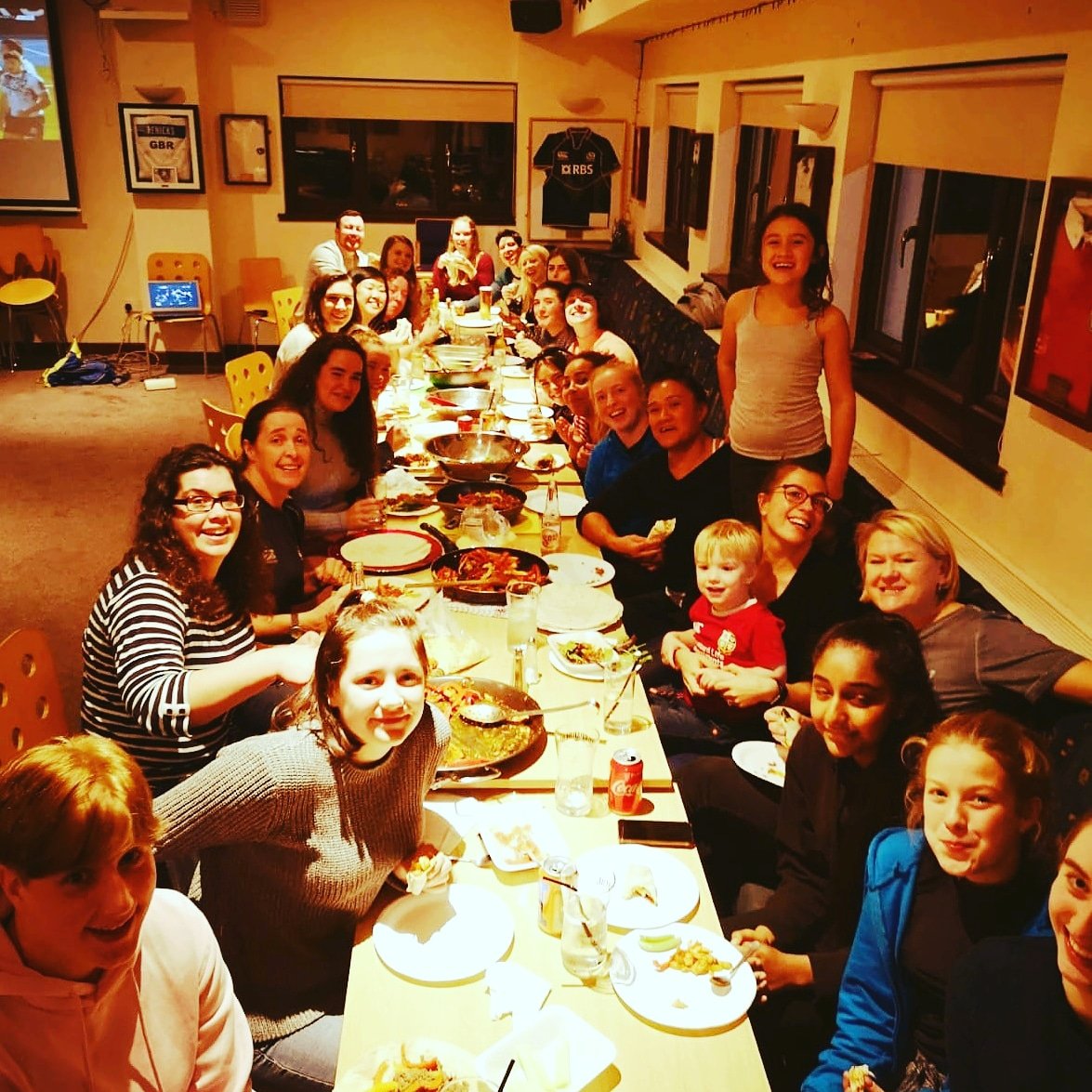 CarthaQPWomen's tweet photo. Day 7 of Celebrating Scottish Women and Girls in Sports Week and what a way to finish.  Sometimes it's just about being somewhere with the best people 🖤💜💛💚👍🏾 #fajitafriday #whoateallthefajitas #letsgetfajitad #rugbypalsarethebestpals #newplayerswelcome #oneclub #carthadaft https://t.co/VBa5KqgqJZ
