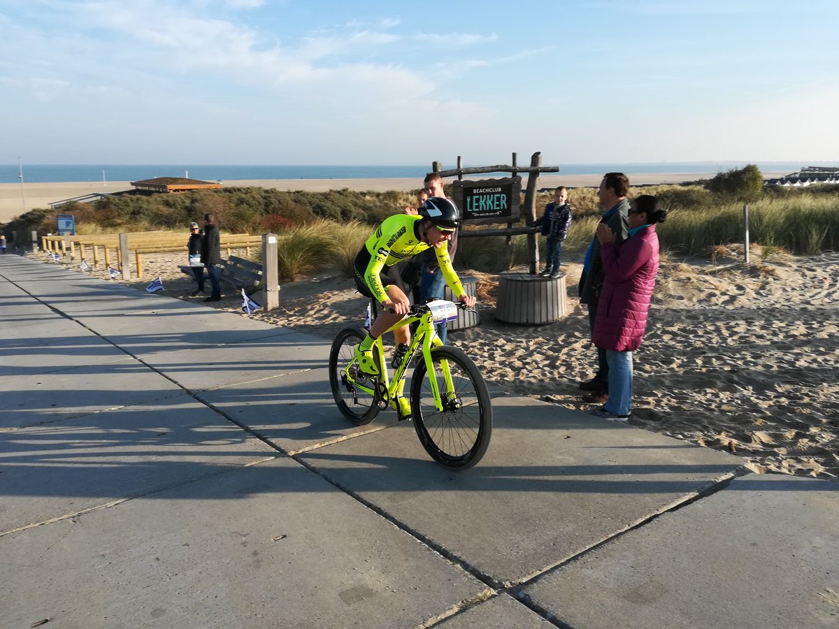 Infozeelandde's tweet photo. So, der erste MTB vom Strand-Marathon ist auch durch. Insgesamt 1.500 Biker https://t.co/KqnGboAaSj