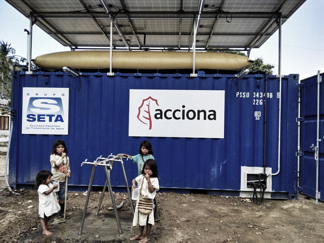 ACCIONA_EN's tweet photo. Quality water is essential for communities to prosper 🌎 #InteramericanWaterDay

We installed a purification plant 🚰 that operates with solar panels ☀️⚡️ for the Seyamake community in Colombia: https://t.co/9eBFOzAf85 https://t.co/QCcFueiSR0