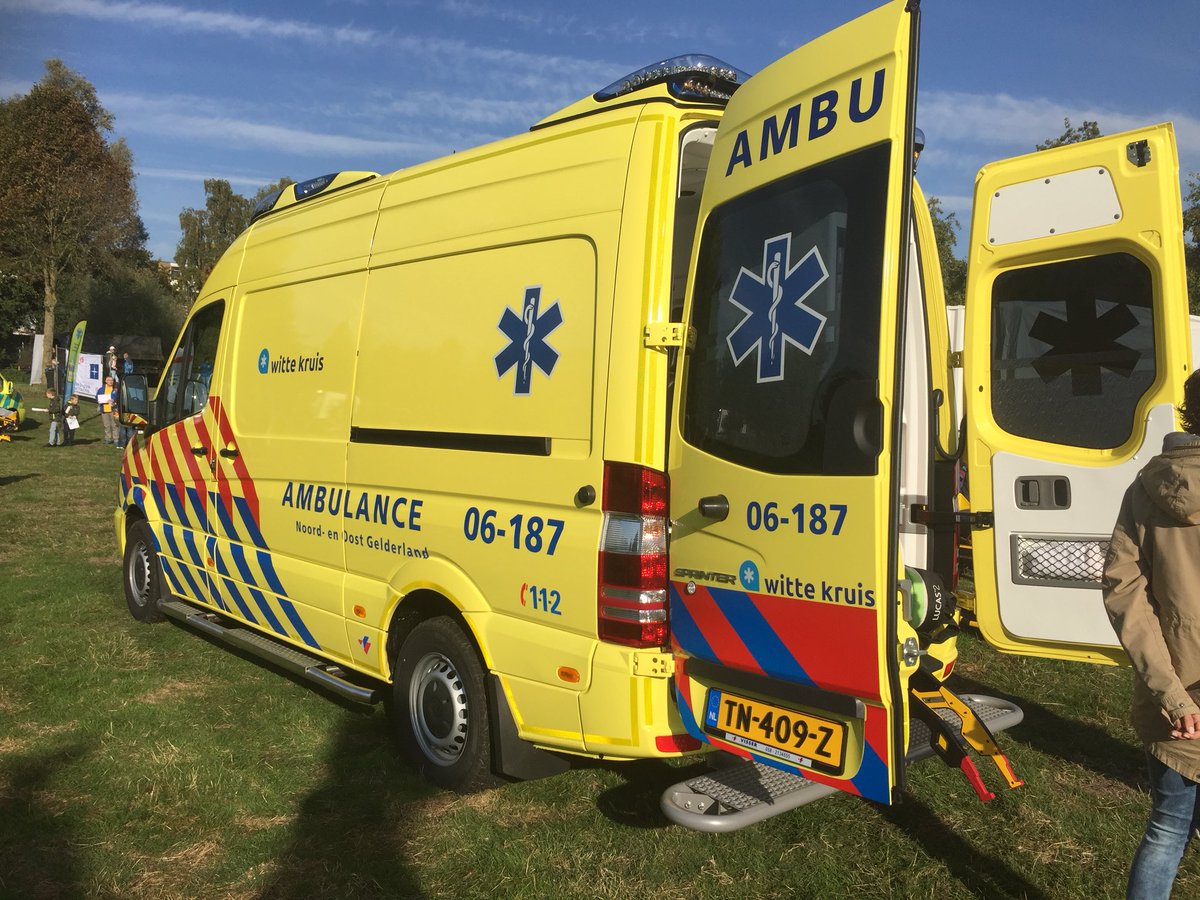 WolfAnthon's tweet photo. Wij @vandeambulance @WitteKruisNL zijn van start @112Beurs @BrwVaassen We hebben een splinternieuwe #ambulance bij ons, komt u even kijken? Het begint al lekker druk te worden! https://t.co/ToE1DqwKZE