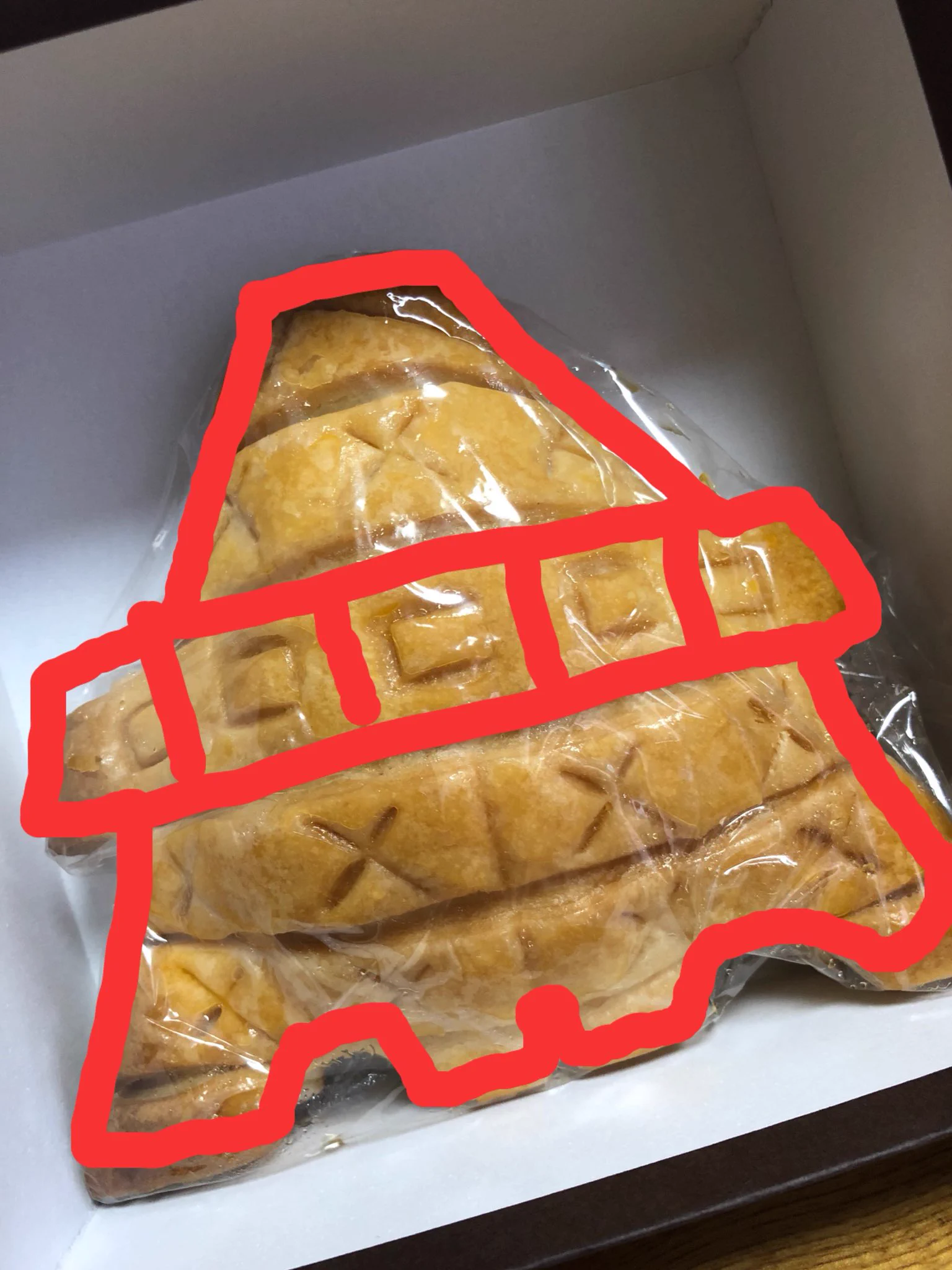 それなｗｗこりゃ見間違えてもしょうがないかもｗｗ結婚式の引き出物らしいアップルパイにざわついた件ｗｗ