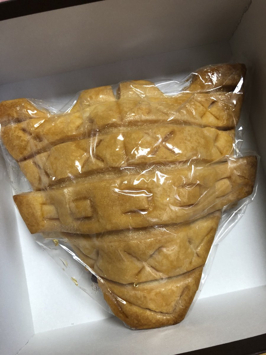 結婚式でもらったアップルパイが縄文土器だと思ったら東京タワーだった コレはどう見ても火焔型土器 Togetter