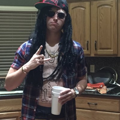 now that it’s October and Halloween is around the corner.. it’s time for a #NewProfilePic