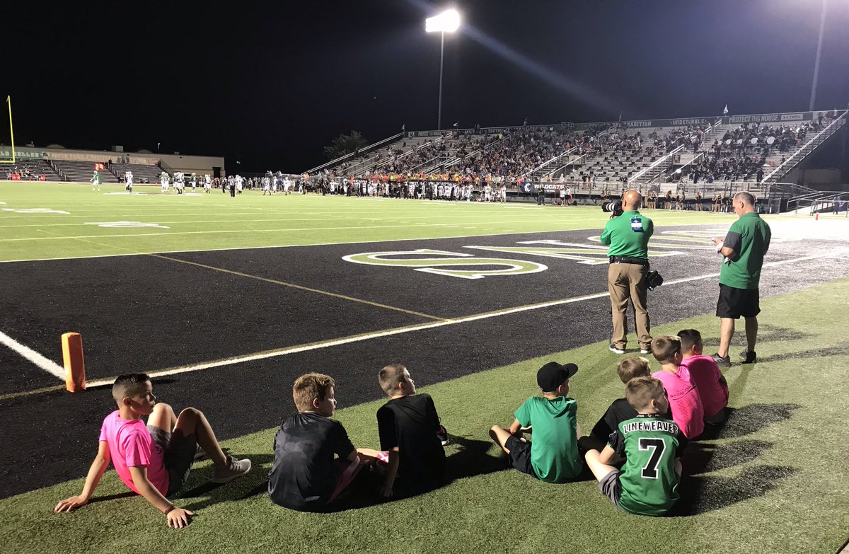 LeonardNikki3's tweet image. My favorite game of the season! #PinkOut #trickplay #EISFamily @EubanksDragons  @marydragonfan @Dale_Suther @beccacalvert4 @jenichelle @ncalvin101 @SLCDragonFB