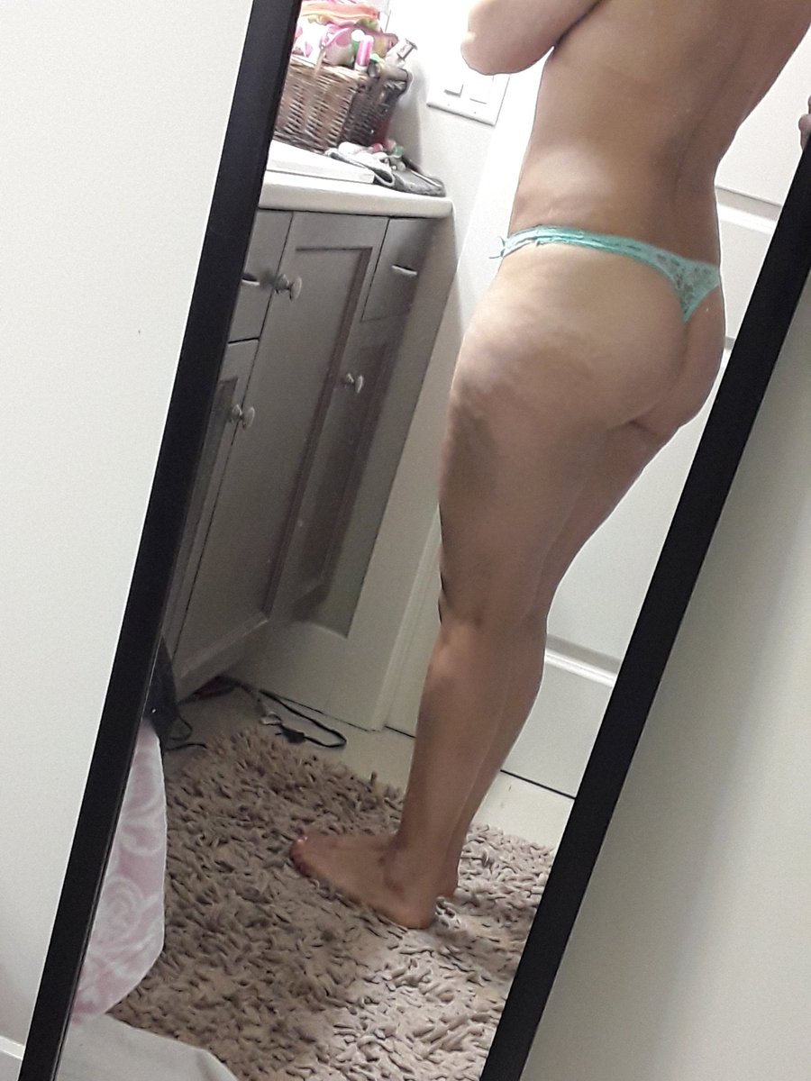 atanime67's tweet photo. Empezando a disfrutar el fin de semana. @putitastop, @flashingwives @exhibiendome, #hotwife, #naked, #nakedathome. https://t.co/7bGgD1mRCq
