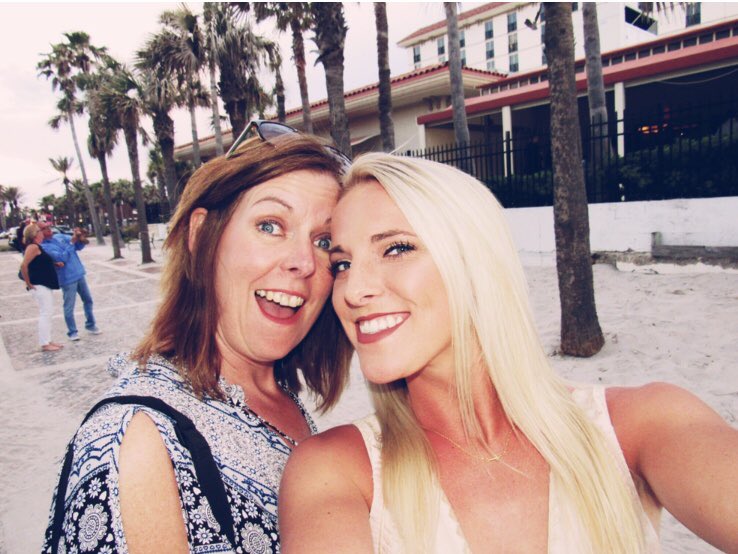 ShawnnaSim's tweet image. Cheers to 20 years!!!  Happy birthday @Mackenziesimps5 !!!!!  💕