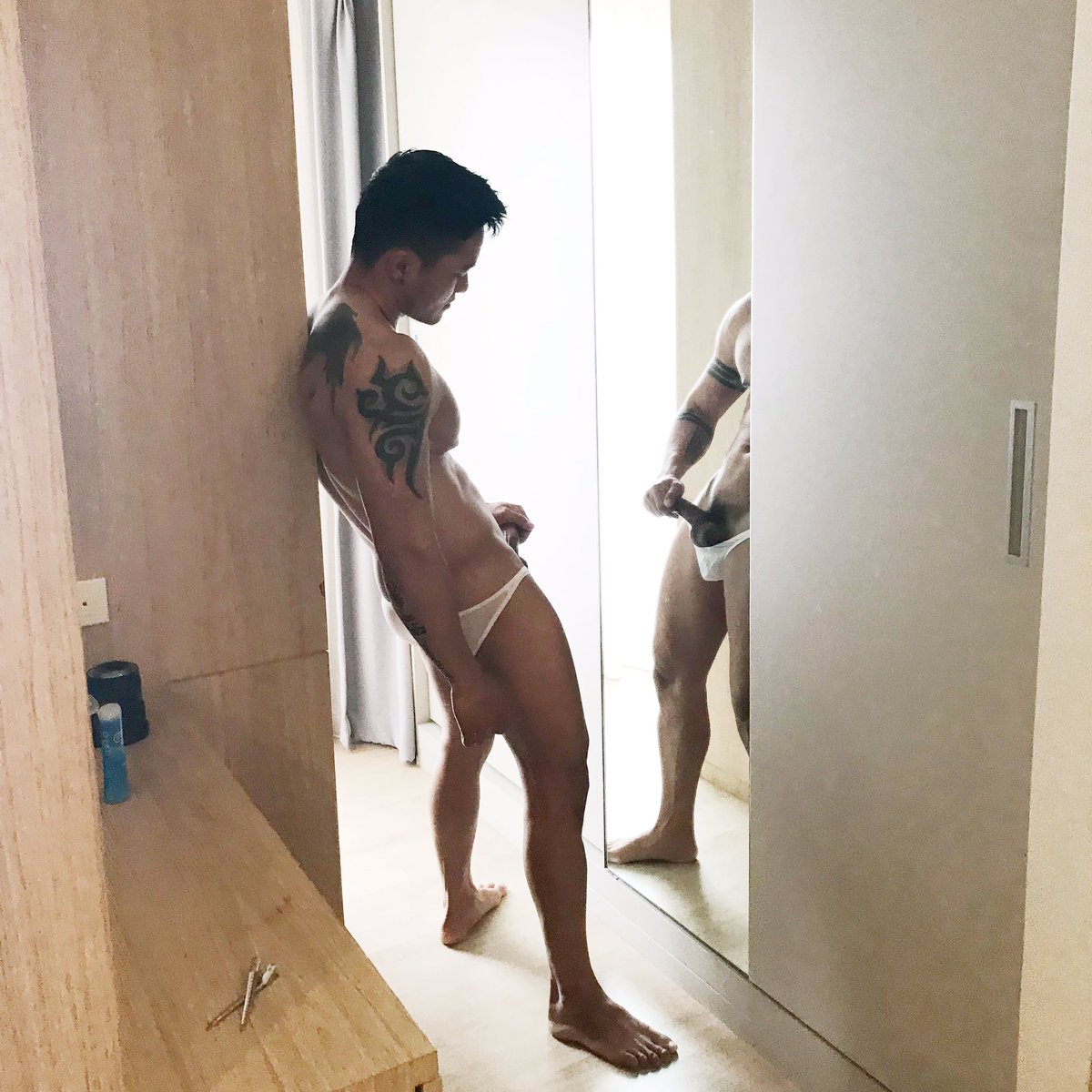 fetish_magazine's tweet photo. เด้งเป้าซะขนาดนี้ ใครจะทนไหว พร้อมแตกแล้วก็ไปโหลด FETISH Magazine Vol.4 เวอร์ชันพิเศษเพิ่มวิดีโอเบื้องหลังการถ่ายทำพร้อมวิดีโอชักว่าวและภาพมากกว่า 200 หน้าของหนุ่มแจ็���ที่ Pubu เท่านั้น! 👇
E-book+Cum&amp;Hot VDO: https://t.co/DYZexM3sul
E-book+Hot Video : https://t.co/b4WZXNTiF0 https://t.co/Ws0A1KBYCE