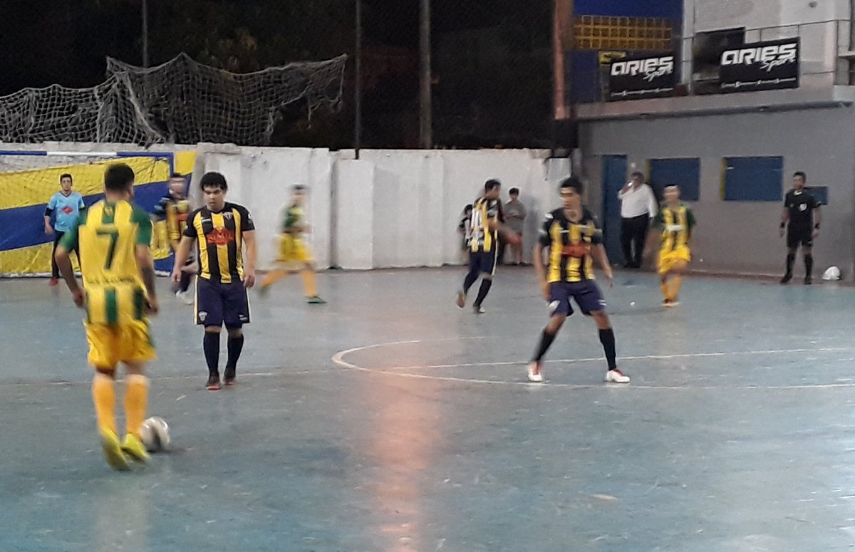 FutsalPrimeraPy's tweet photo. ✅ Final del partido !!
El auriazul fernandino se queda con la primera pulseada y se acerca a las finales...

3 de Mayo 4-2 San Gerónimo 

#DivisiónHonor #FutsalFIFA #SemisIda #FDPPY https://t.co/rvB24QLWAL
