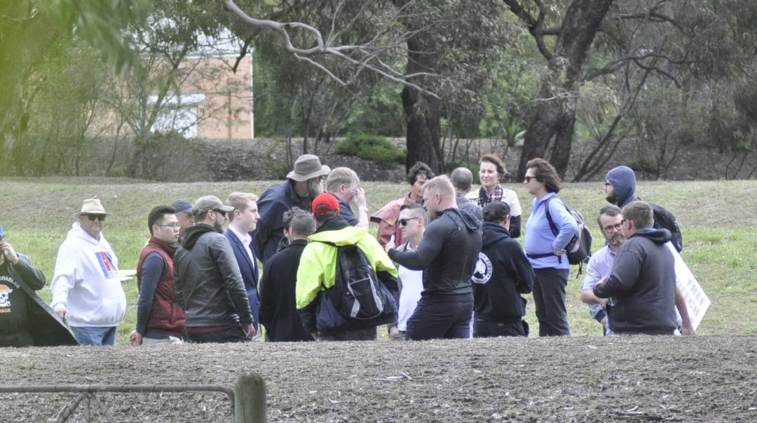 Anonykatz1's tweet photo. The massive turnout of #Potatriots at Lakemba today.
Blair Cottrell - UPF and Lads Society, Nick Folkes of the defunct Party for Freedom and we suspect, Mitch Van Dam of NSW TBC, talking to Folkes foreground right about stolen signs? https://t.co/BHwaLUV5uq