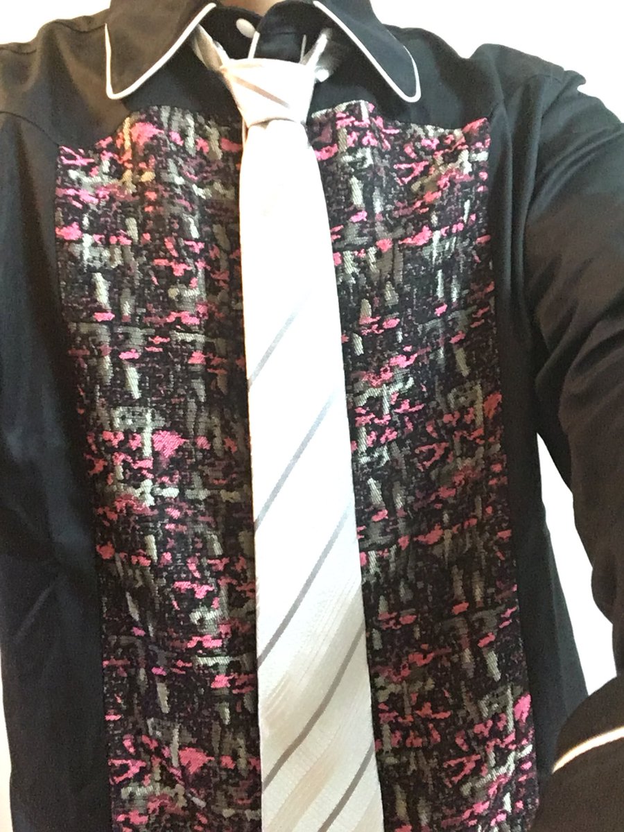 inunitama's tweet photo. KingRing ジャガードMIXシャツ(メンズ)を再配達で受け取り『わいの大胸筋大丈夫かしら？』と思いながら着てみたら…

好きぃぃぃ💕ヽ(´▽｀)/

EMOTIONが溢れ出しました🌊
これからの季節にピシッと着るも良し！
羽織る感じも良し！最高です👍
(仕事に着て行きたいw)

ありがとう(*´ω`*)

#kingring https://t.co/cKiLgsIaHY