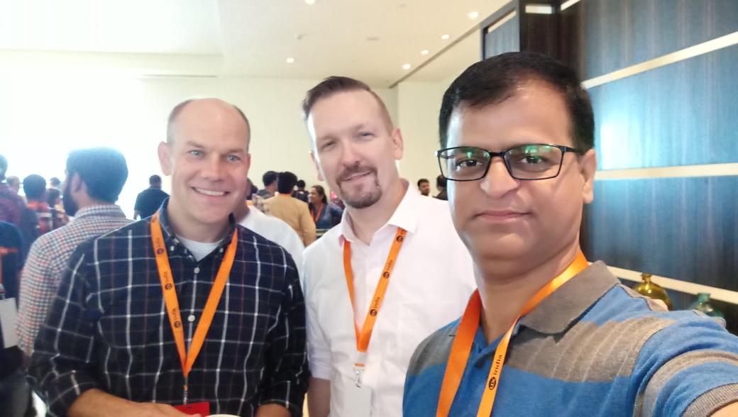 onlyvimc's tweet image. It&apos;s a small world!! 😊
Got to meet two wonderful people: Dan and Russ, who happened to be good friends of my officemate!!
#uxindia18