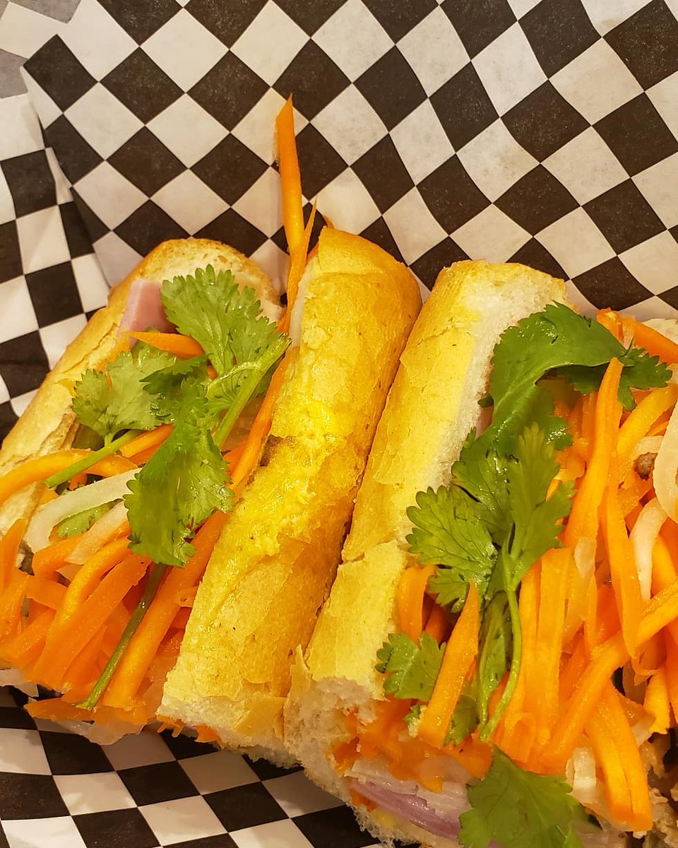 aditin14's tweet photo. Good eats @magiccuphouston. #magiccup #getinmybelly😋 #greentea #fishtofu #sandwiches #houstoneats #imhungry #eathere https://t.co/op4uyfyMVB