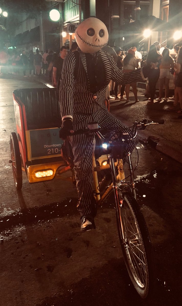 SAPedicabs's tweet photo. @sapedicabs in service til 4am, yo! 210-802-1604 https://t.co/9ElfxkEG70