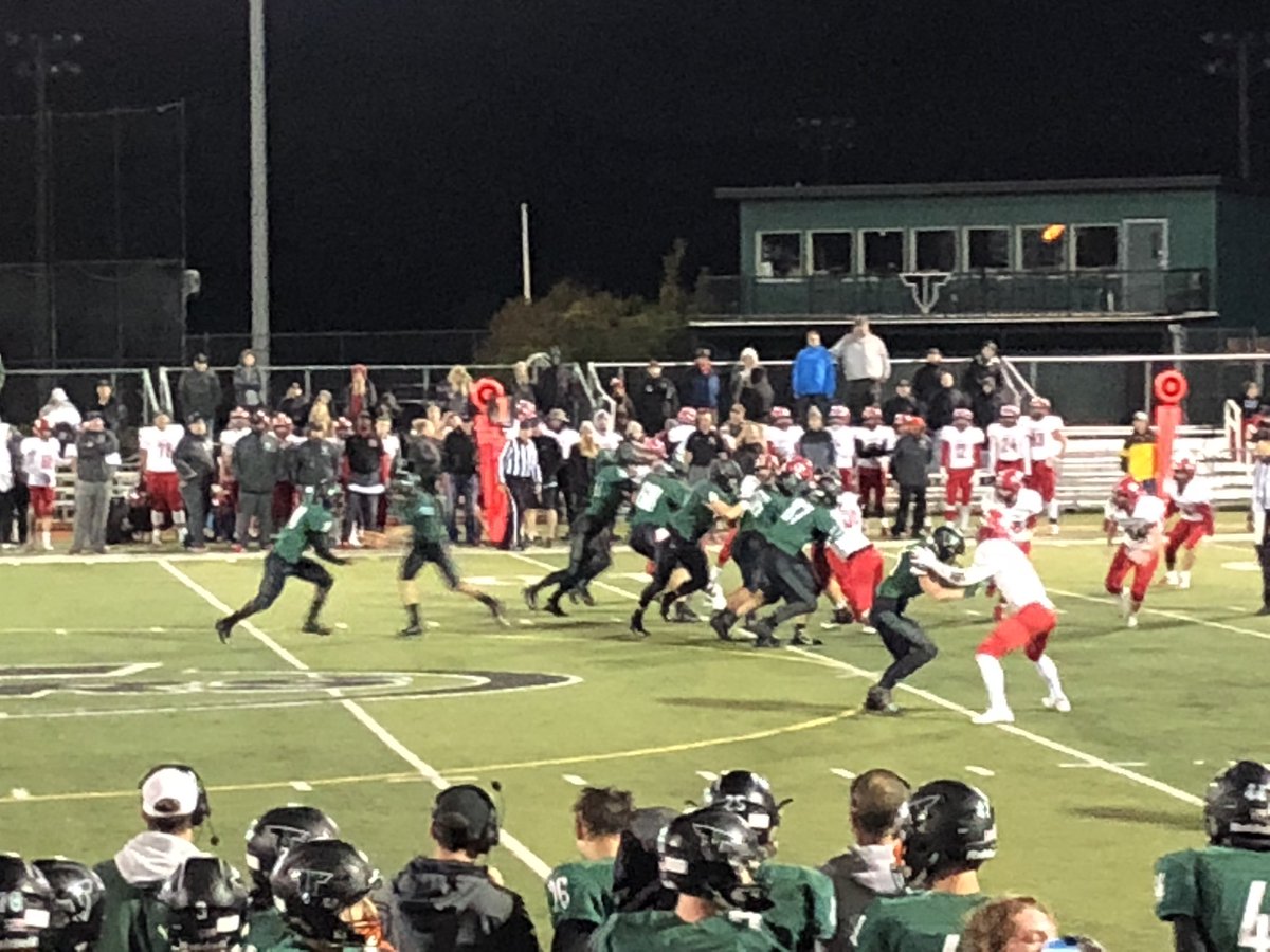 FmrTigardMayor's tweet photo. ๐ Awesome game @TigerNationFB with a big 62-27 win over Oregon City. ๐ #orpreps #DcOnFire https://t.co/cOdhTISyIY