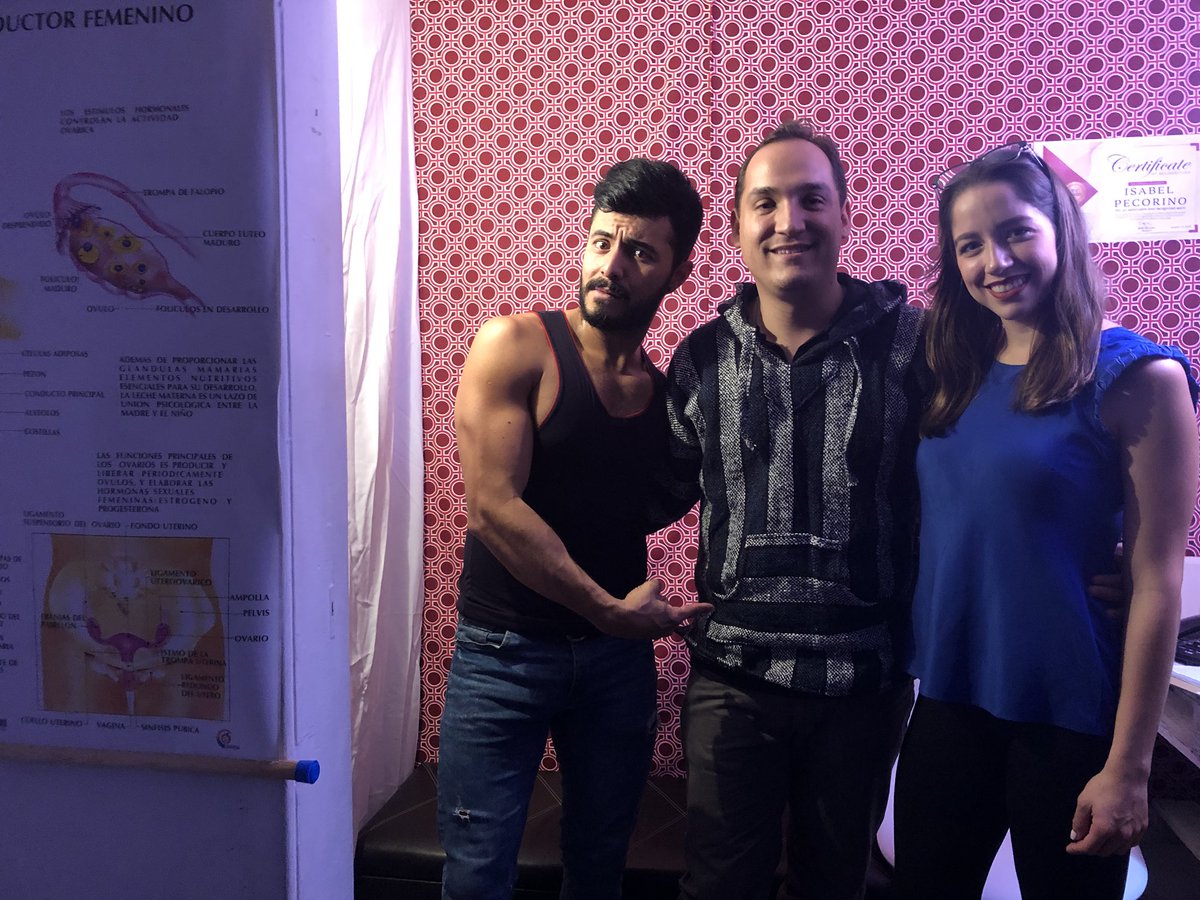 rogequique's tweet photo. Hoy me tocó ver #CristóbalCondón en @TeatroEnCorto. Es una obra que tiene todo, comedia, drama, misterio y thriller, wow muy buena obra y grandes actuaciones como la de @aaron_fonseca_  muy buena obra. 👏🏼👏🏼👏🏼👏🏼 https://t.co/TkUemqYjQq