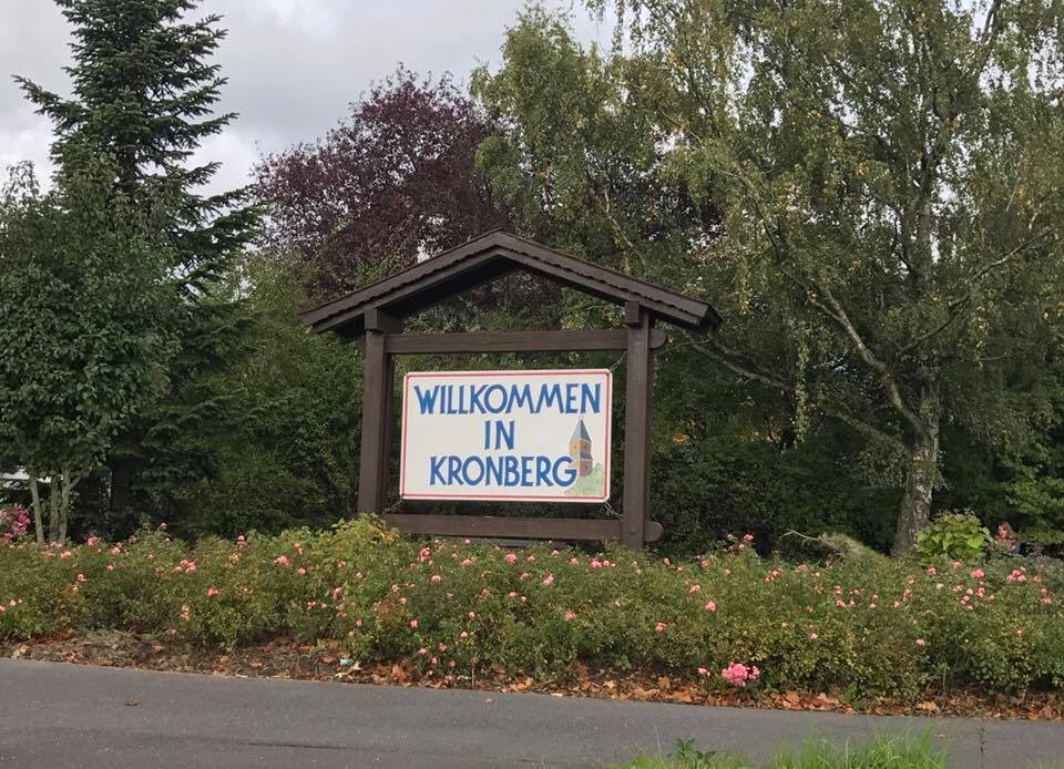 KronbergFilter's tweet photo. It all starts here...
Willkommen in Kronberg!
Welcome in #KronbergFilter https://t.co/NKDSxJwsKk