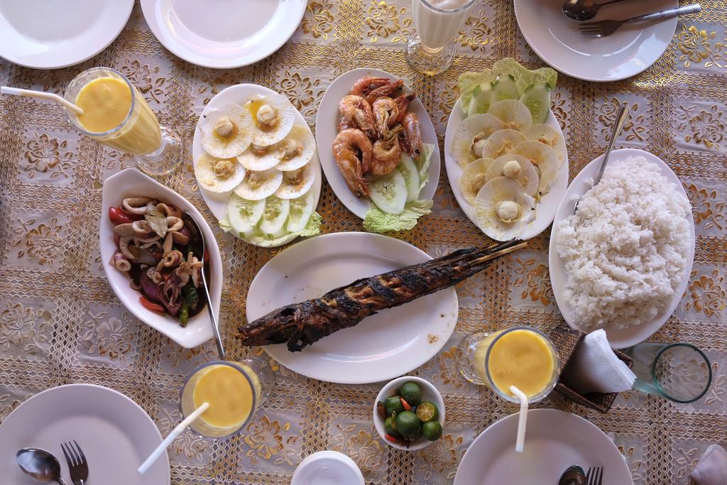 clarenzenixon's tweet photo. Seafood Lunch! 😊 #WhenInCapiz #RoxasCity https://t.co/n4IUDPPXip