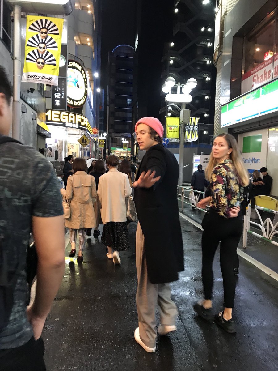 HS_Updating's tweet photo. 📸| Harry in Japan recently.

©️bebe_cgc https://t.co/b6mlmi7k3R