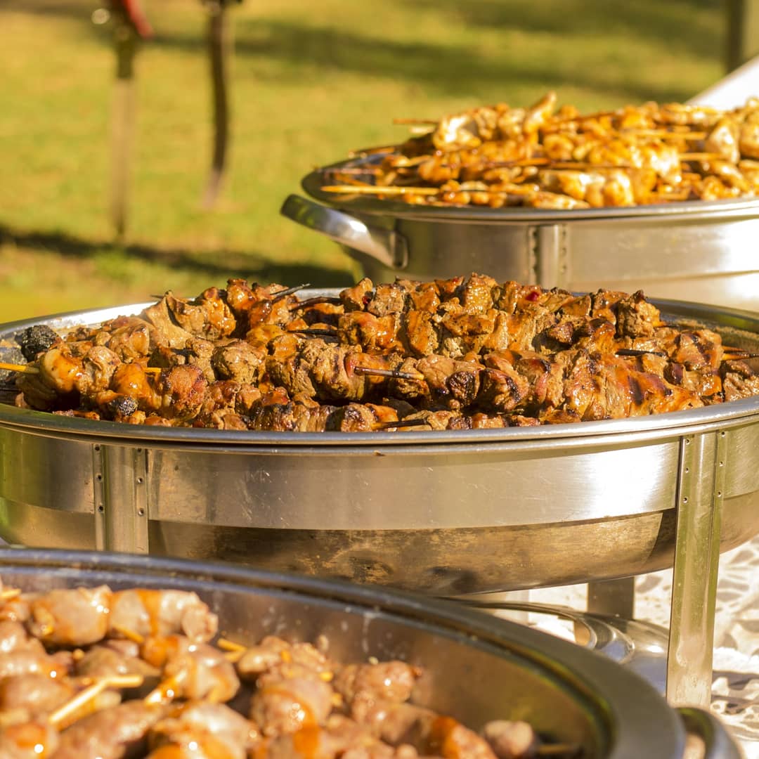 AlpineHeathR's tweet photo. Our chefs were out serving love and delicious kebabs during yesterday's Run The Berg registration and briefing session. We hope all the runners enjoyed the treats and wish you all the best for today's race. 

#travel #RTB2018 #food #foodie #Drakensberg https://t.co/2dbZyLl4Gm