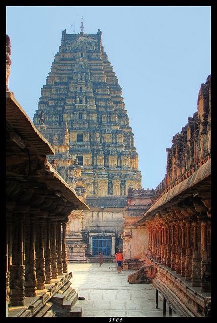 MoonQueen6677's tweet photo. #Temple #Hindu Visiting a temple can revive your soul 🙏🏻🌸🌸🌸🕉 https://t.co/MHf6GOCmY6