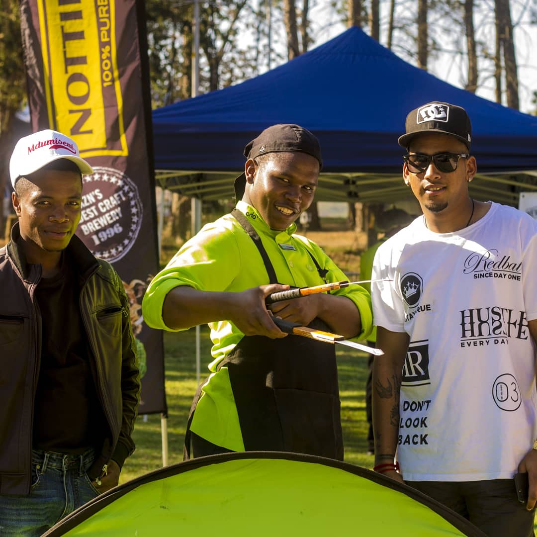 AlpineHeathR's tweet photo. Our chefs were out serving love and delicious kebabs during yesterday's Run The Berg registration and briefing session. We hope all the runners enjoyed the treats and wish you all the best for today's race. 

#travel #RTB2018 #food #foodie #Drakensberg https://t.co/2dbZyLl4Gm